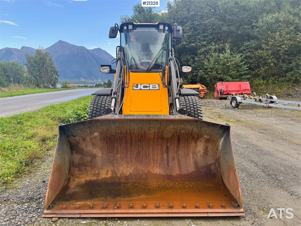 JCB 413K