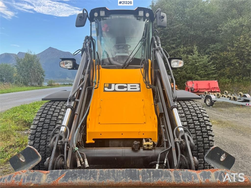 JCB 413K