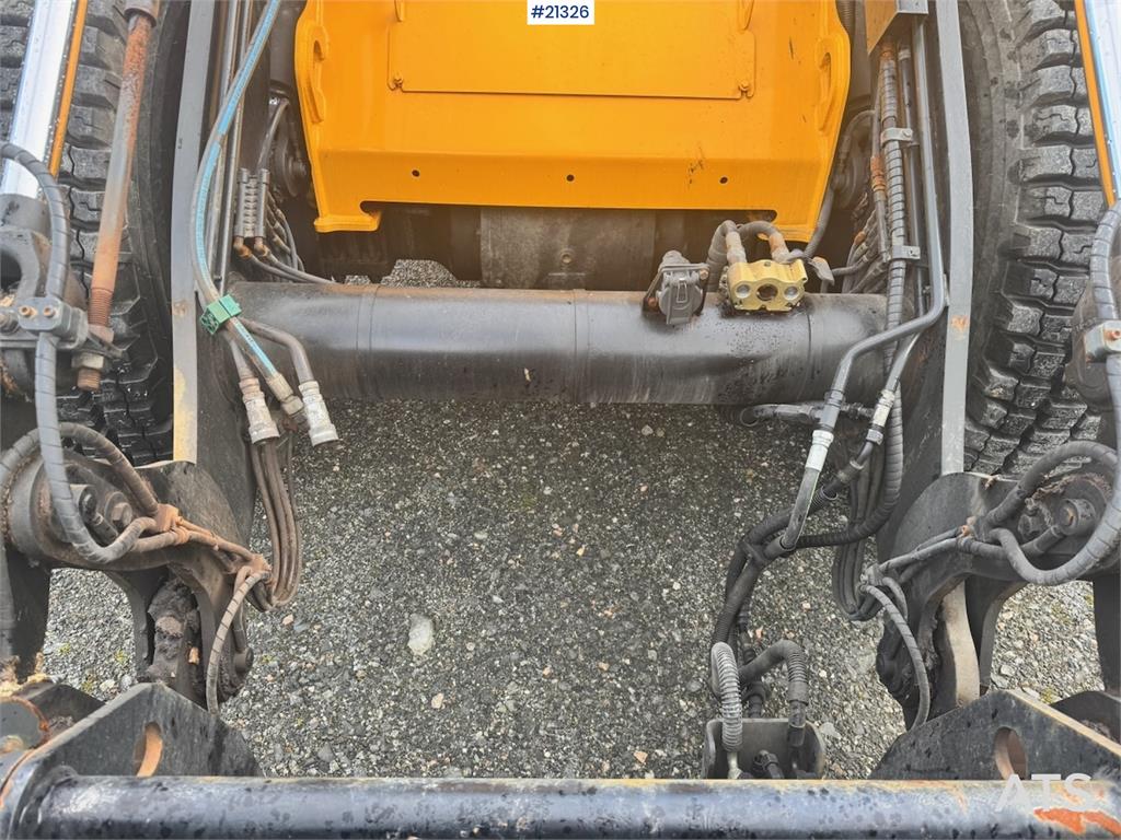 JCB 413K