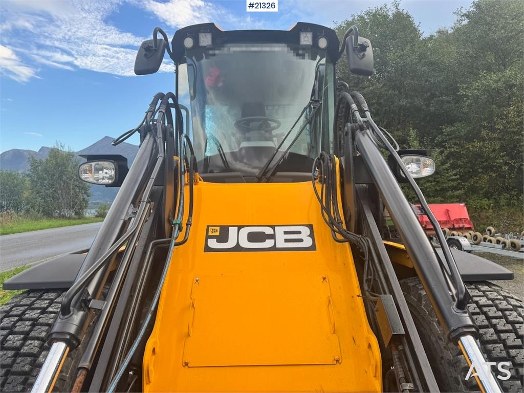 JCB 413K
