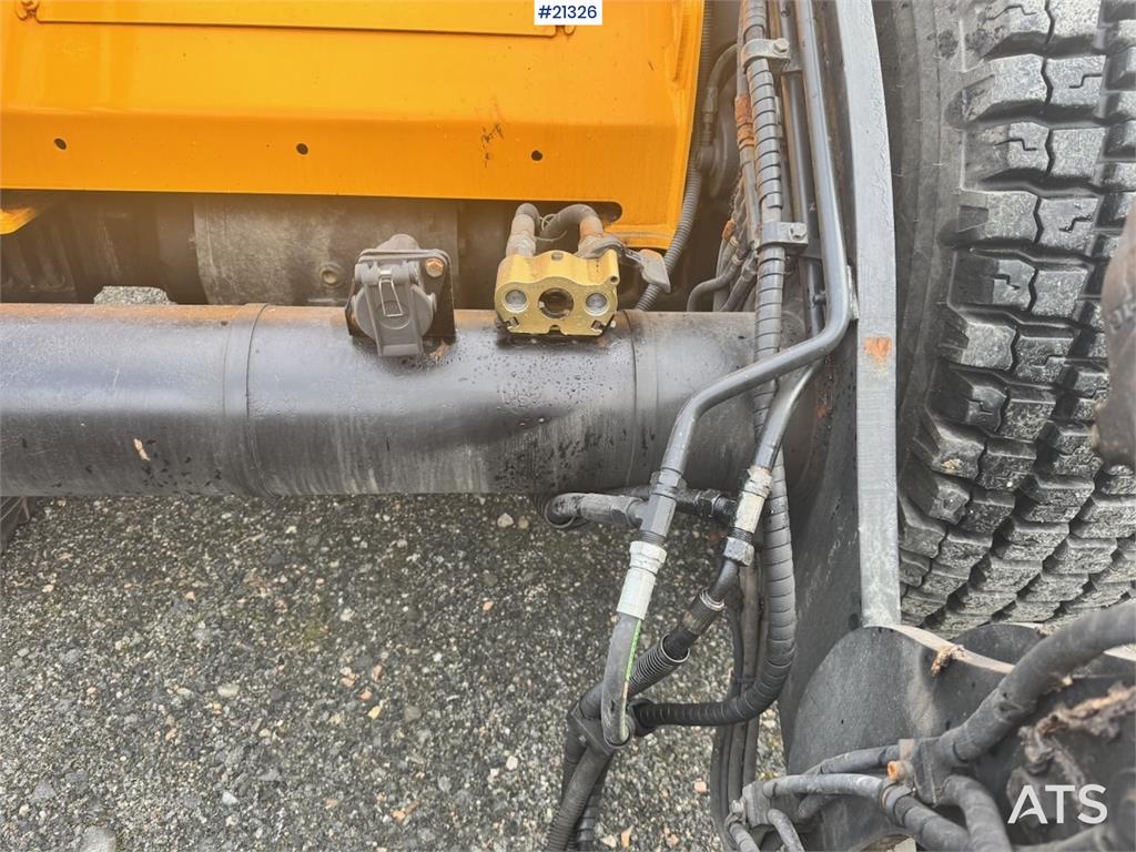 JCB 413K