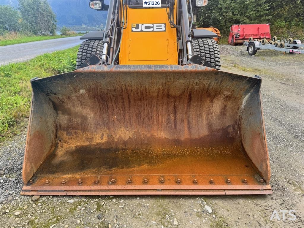JCB 413K