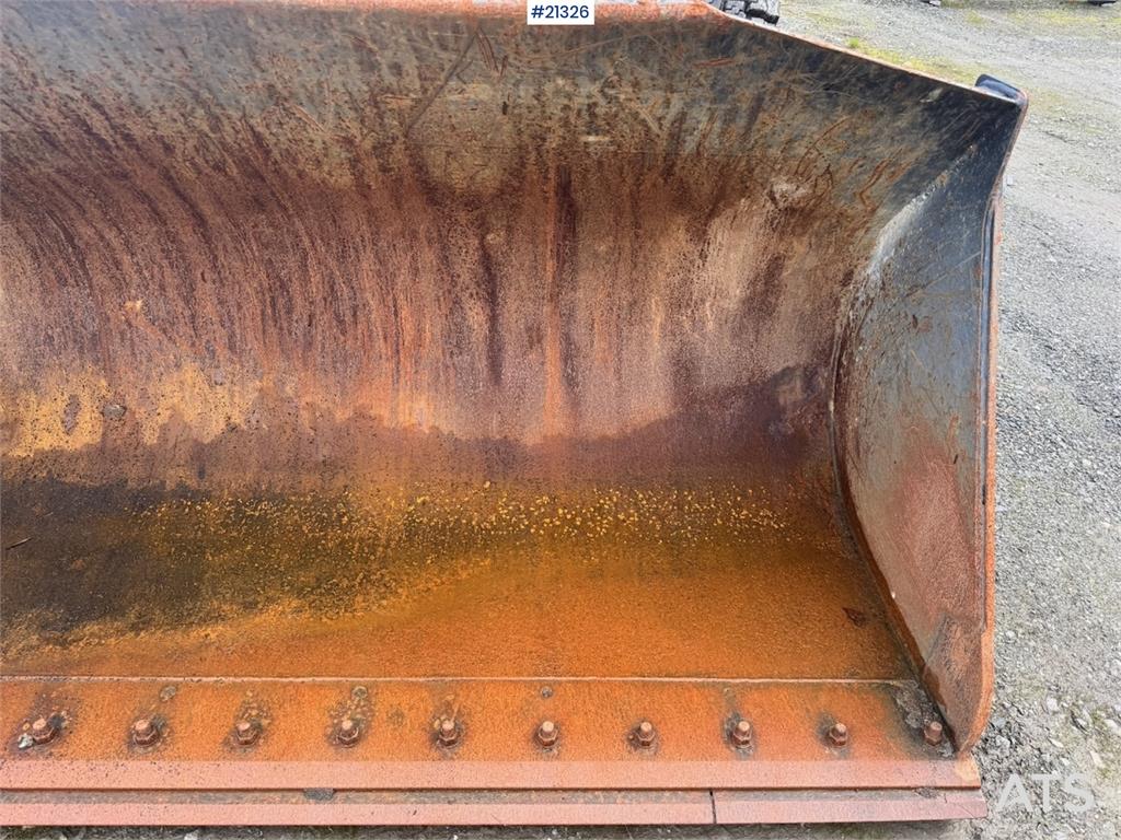 JCB 413K