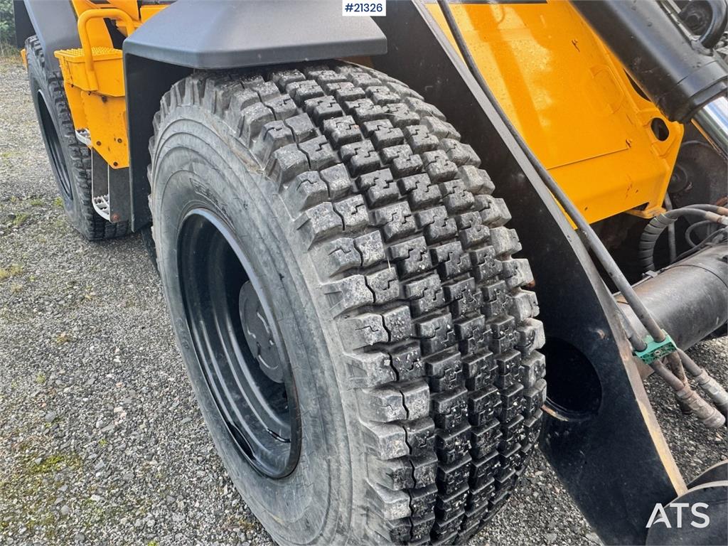 JCB 413K