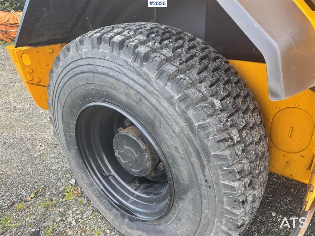JCB 413K