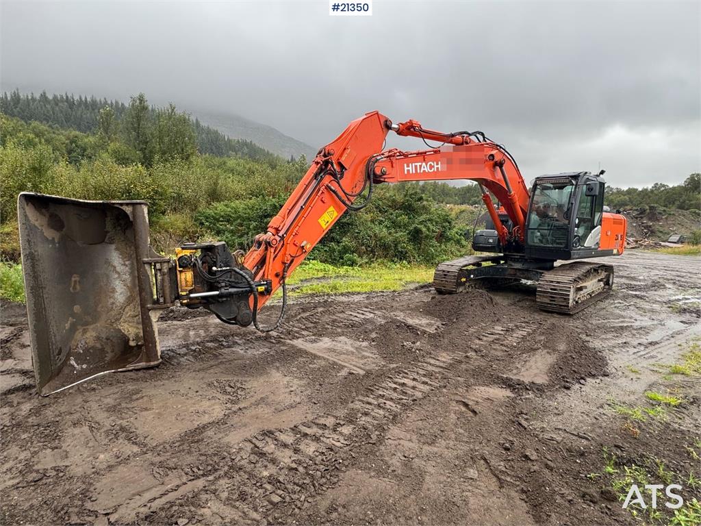 Hitachi ZX210LC w/ new certification. Only 2600 hours!