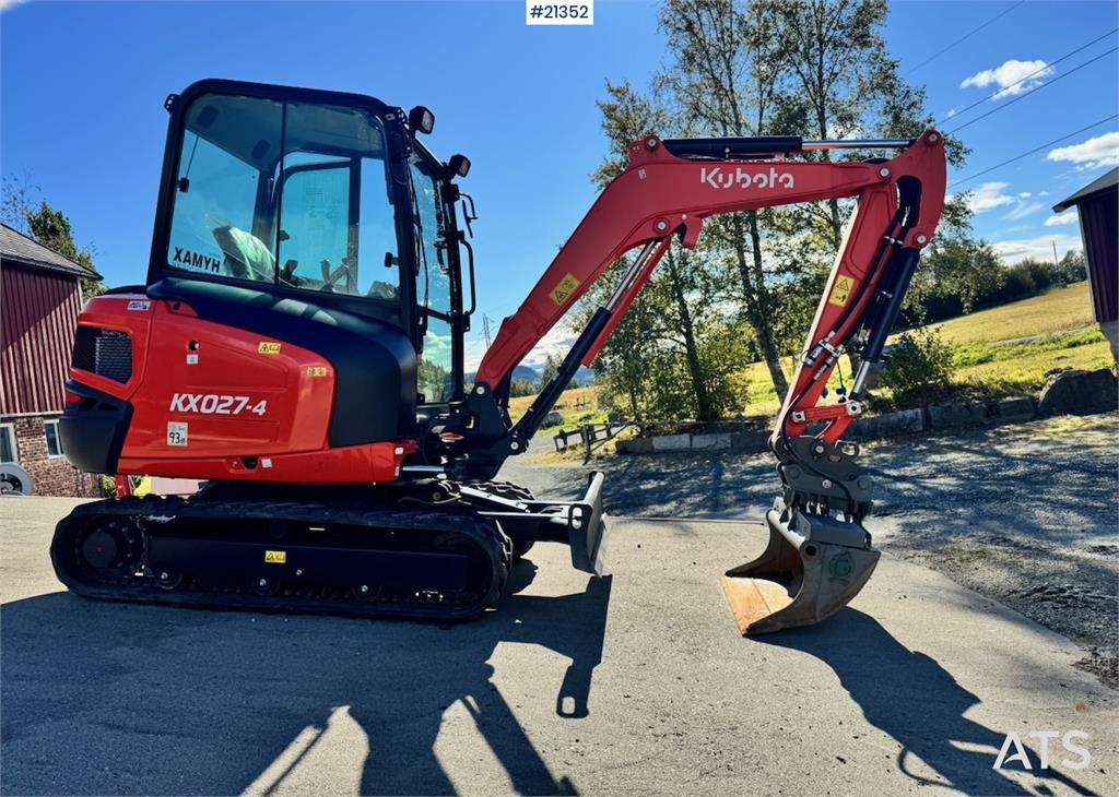 Kubota KX027-4 Mini Excavator w/ 2 buckets. 130 hours!