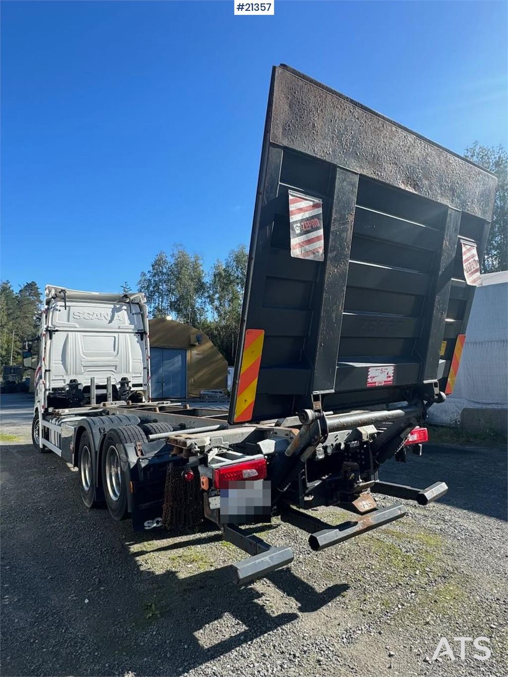 Scania R580 6x2 Container chassis w/ lift