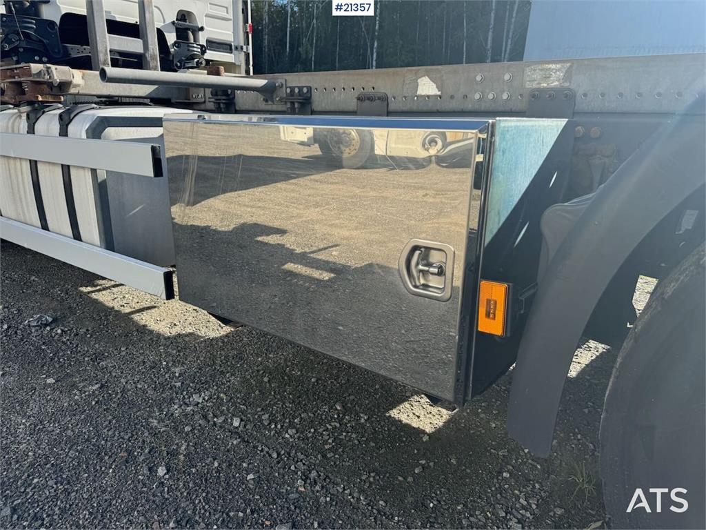 Scania R580 6x2 Container chassis w/ lift