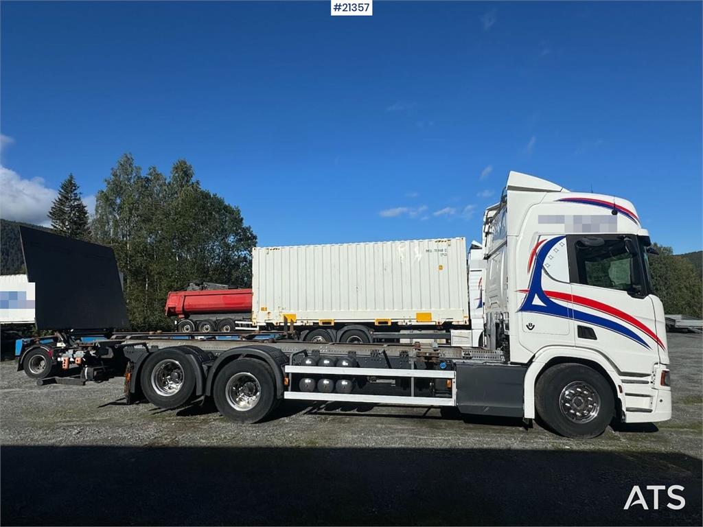 Scania R580 6x2 Container chassis w/ lift