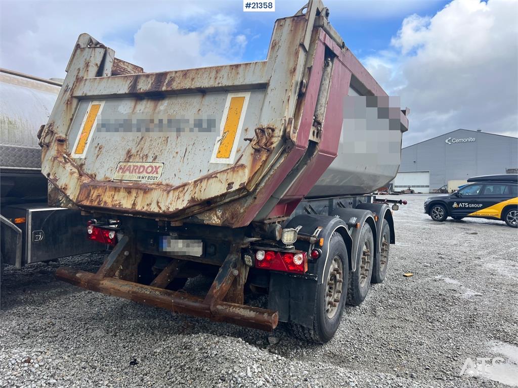 Carnehl 3 axle tipper trailer