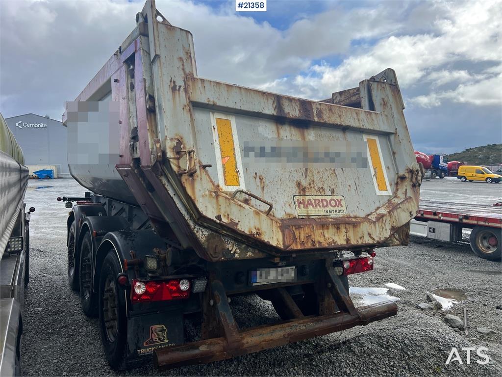 Carnehl 3 axle tipper trailer