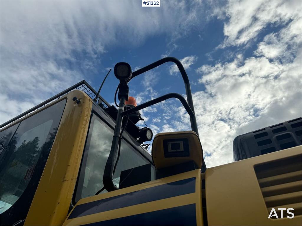 Komatsu PC290LC-11 Crawler excavator w/ tilt and 2 buckets