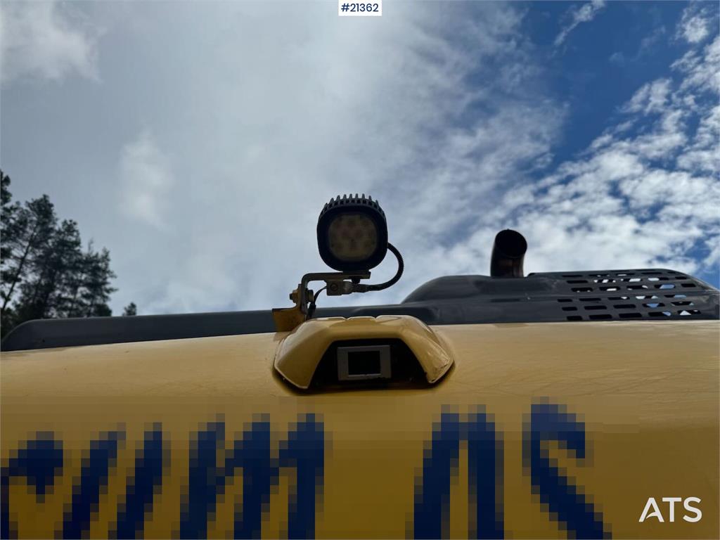Komatsu PC290LC-11 Crawler excavator w/ tilt and 2 buckets