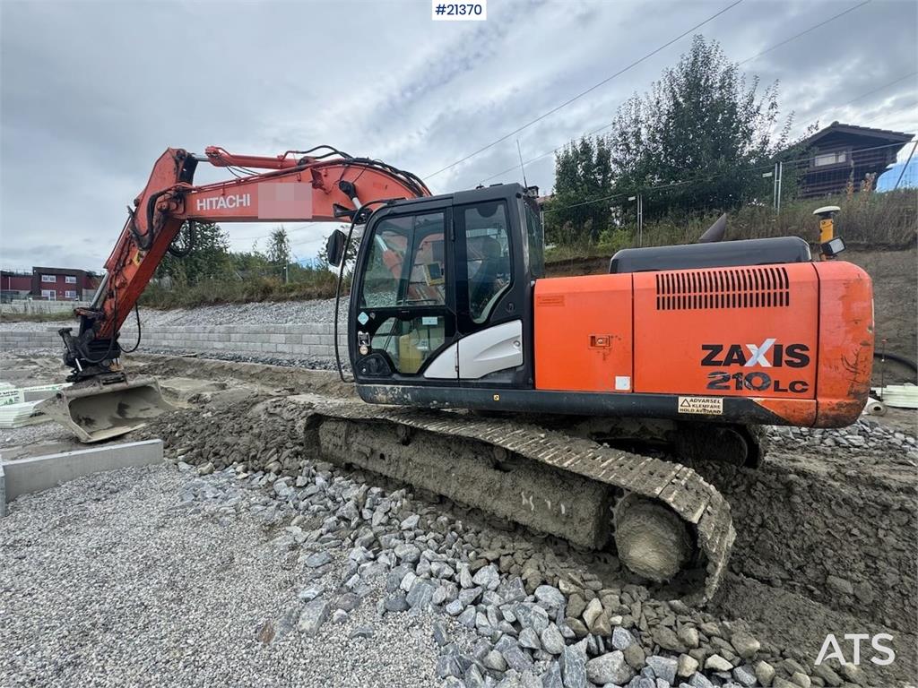 Hitachi ZX210LC-5B Tracked excavator w/ tilt, bucket and G
