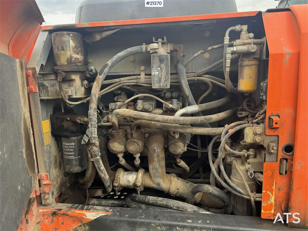 Hitachi ZX210LC-5B Tracked excavator w/ tilt, bucket and G