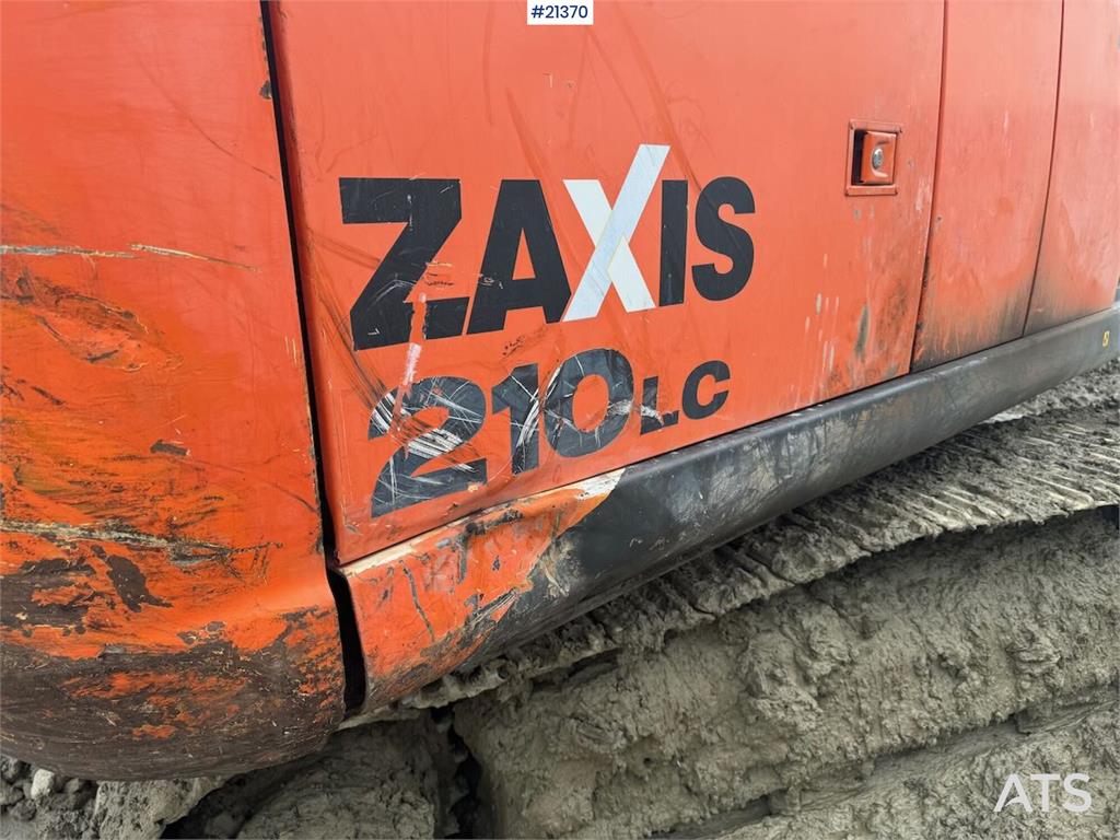 Hitachi ZX210LC-5B Tracked excavator w/ tilt, bucket and G