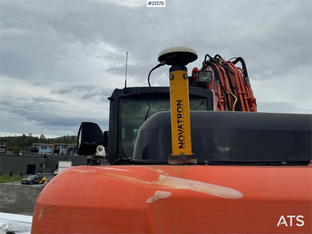 Hitachi ZX210LC-5B Tracked excavator w/ tilt, bucket and G