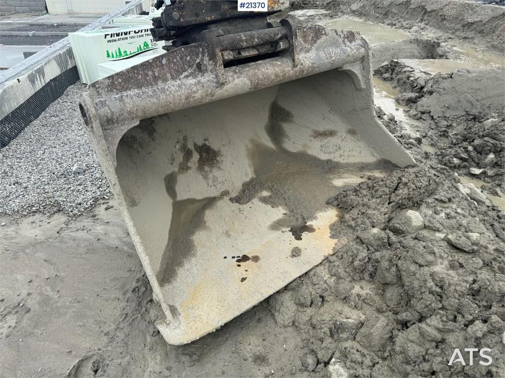 Hitachi ZX210LC-5B Tracked excavator w/ tilt, bucket and G