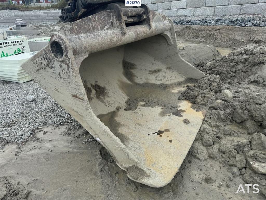 Hitachi ZX210LC-5B Tracked excavator w/ tilt, bucket and G