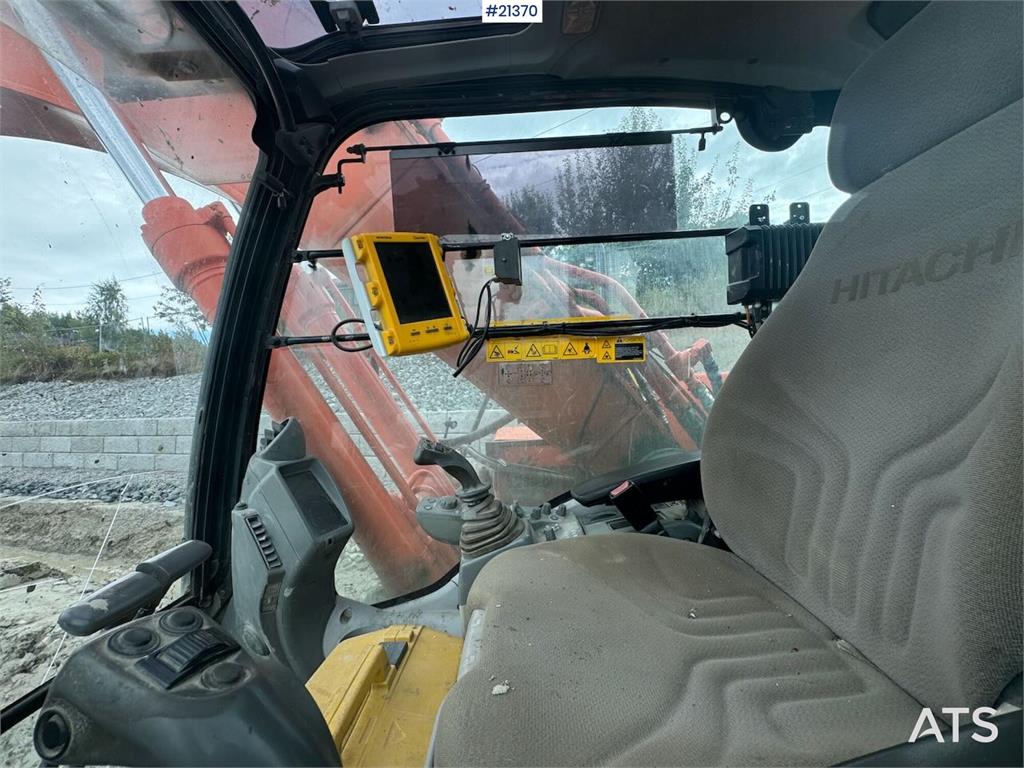 Hitachi ZX210LC-5B Tracked excavator w/ tilt, bucket and G