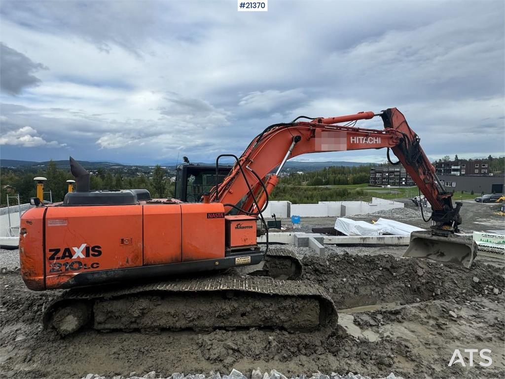 Hitachi ZX210LC-5B Tracked excavator w/ tilt, bucket and G