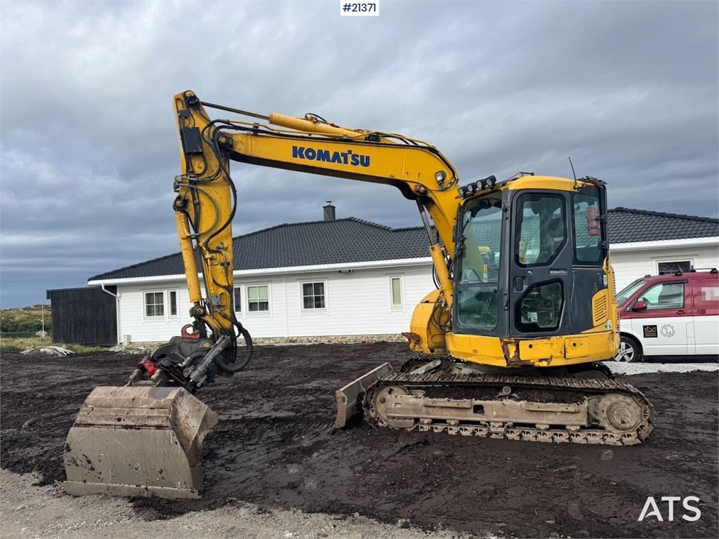 Komatsu PC78US-10 Crawler excavator w/ Rototilt and 2 buck
