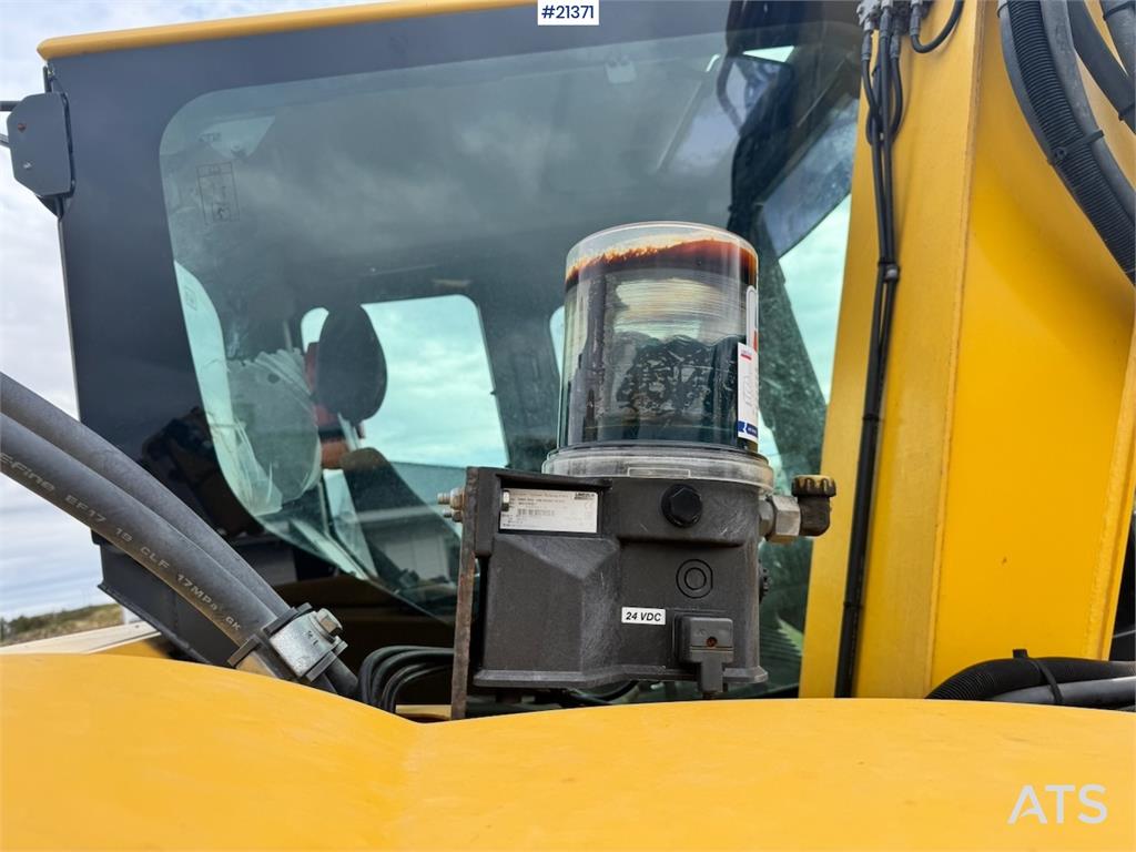 Komatsu PC78US-10 Crawler excavator w/ Rototilt and 2 buck