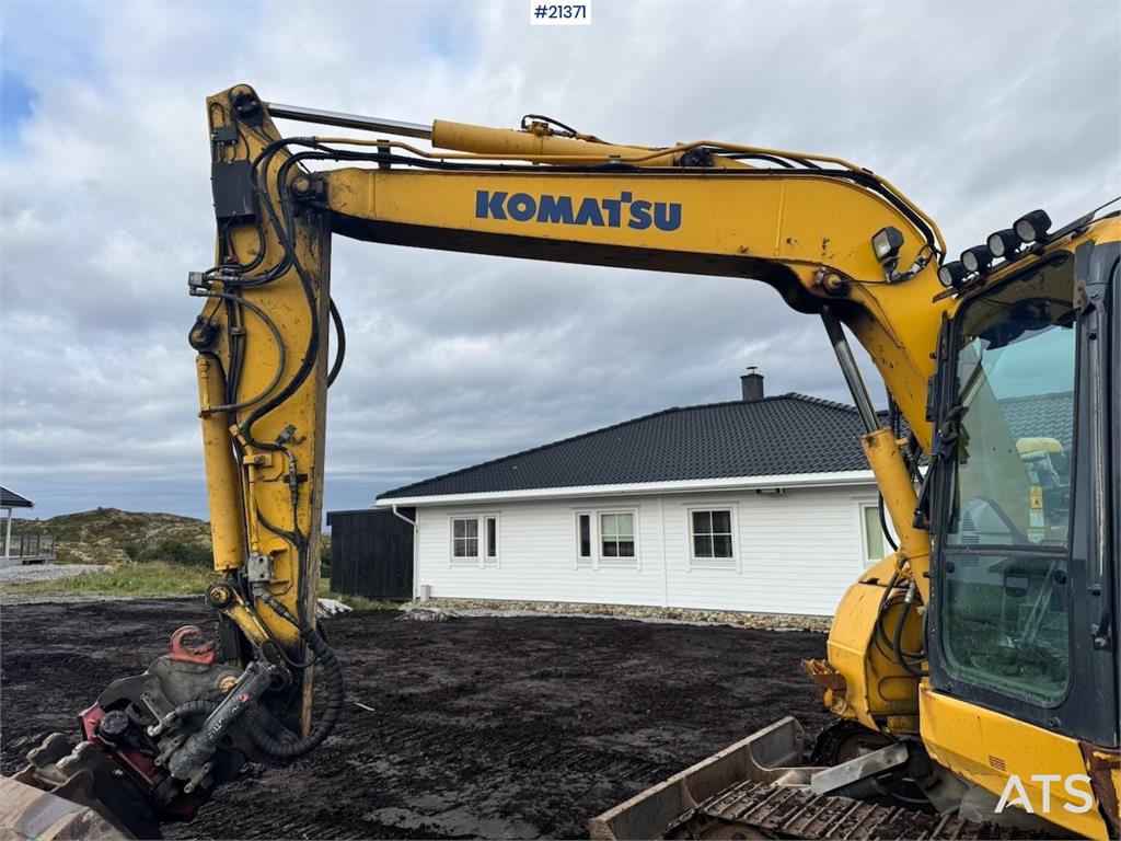 Komatsu PC78US-10 Crawler excavator w/ Rototilt and 2 buck