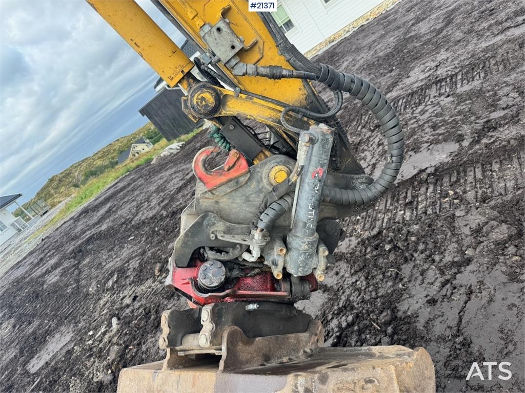 Komatsu PC78US-10 Crawler excavator w/ Rototilt and 2 buck