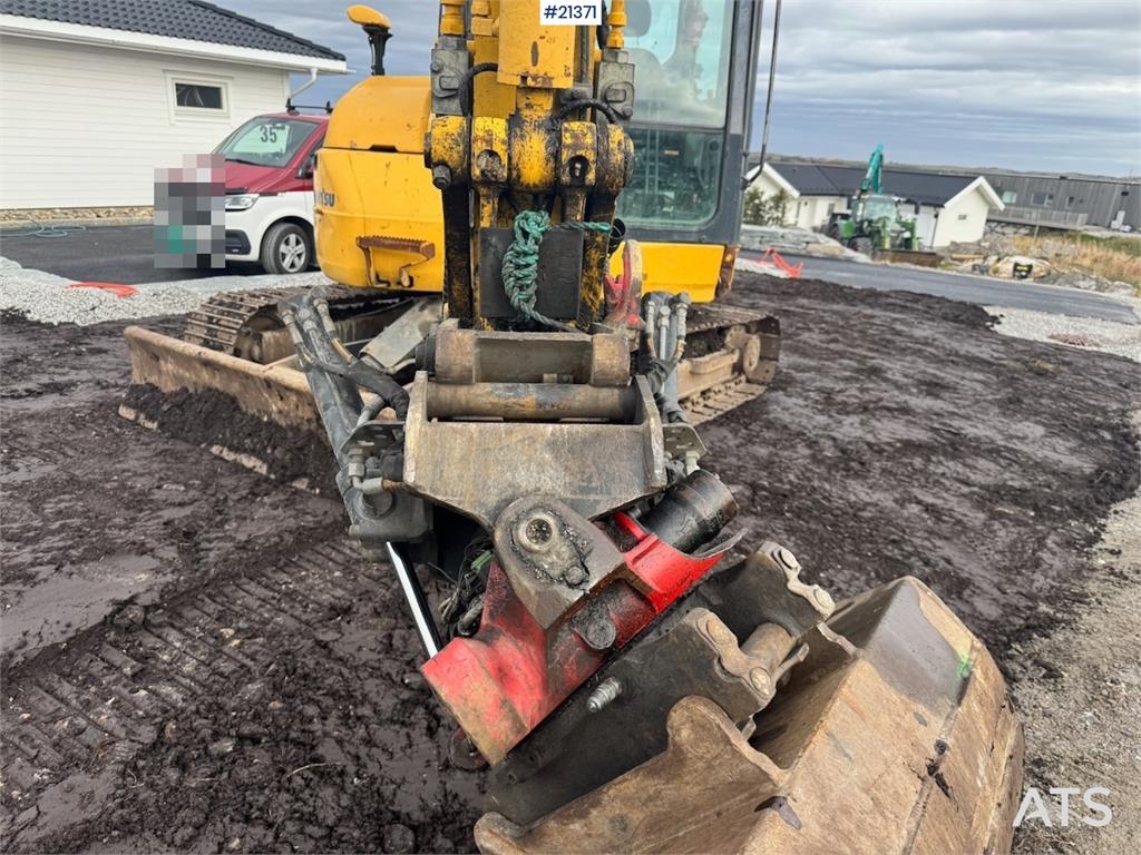 Komatsu PC78US-10 Crawler excavator w/ Rototilt and 2 buck
