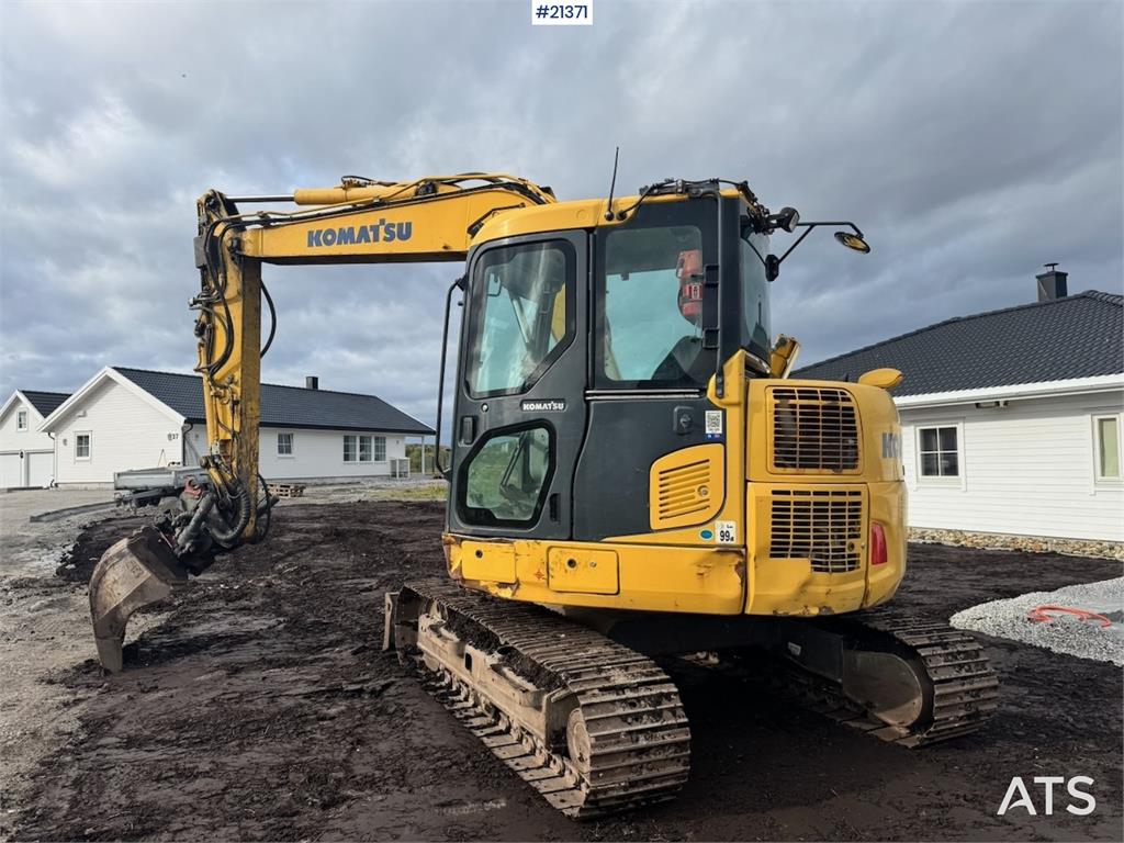 Komatsu PC78US-10 Crawler excavator w/ Rototilt and 2 buck