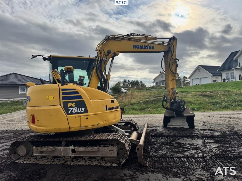Komatsu PC78US-10 Crawler excavator w/ Rototilt and 2 buck