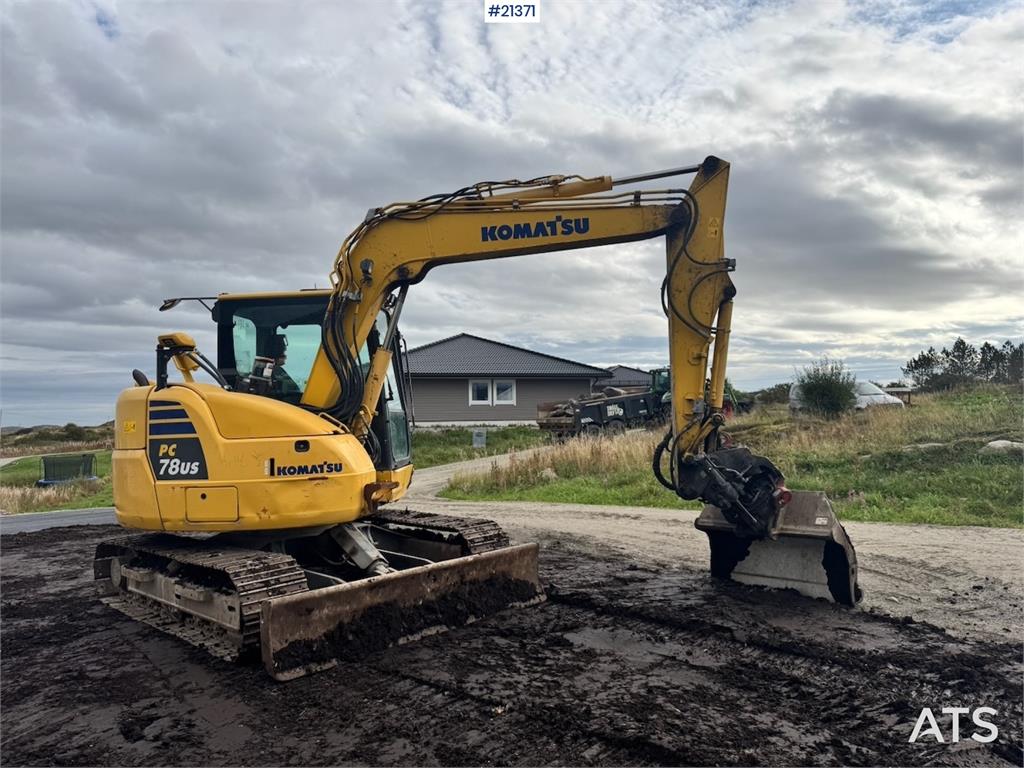 Komatsu PC78US-10 Crawler excavator w/ Rototilt and 2 buck