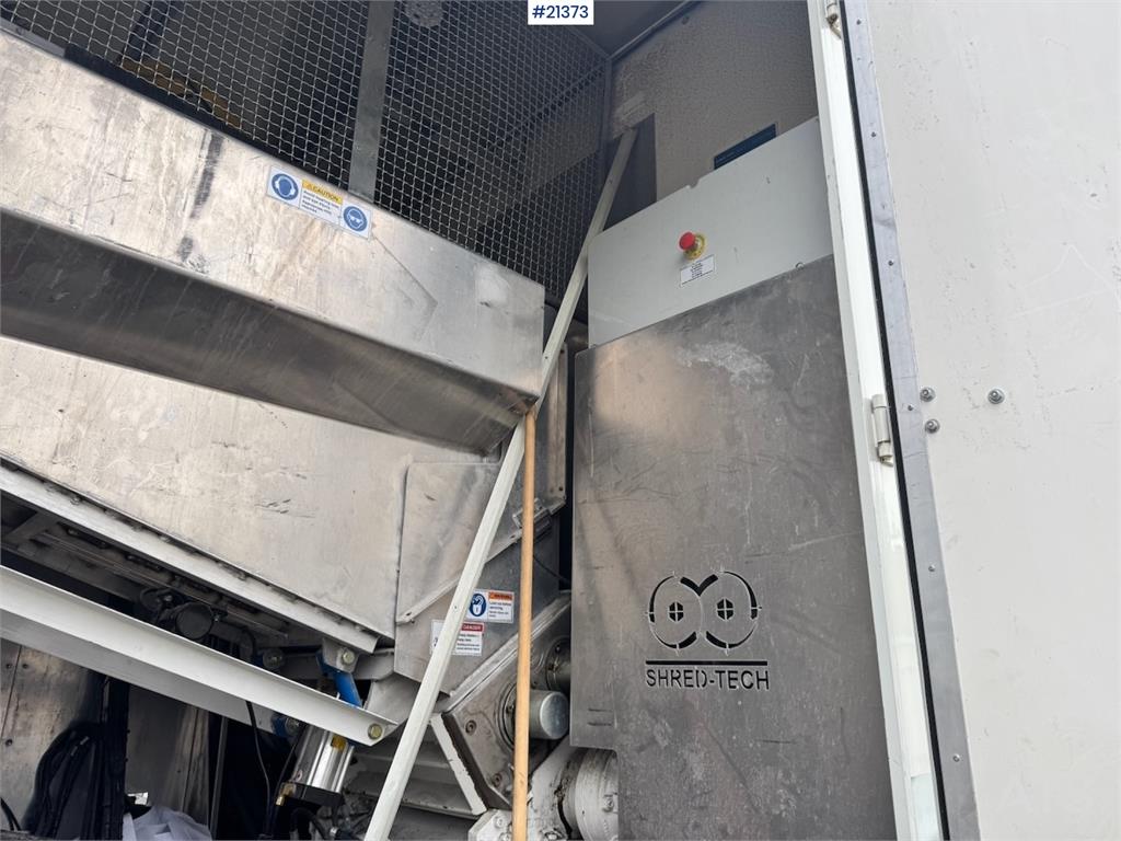 DAF LF260 Shredder Truck. 37,000 km! Must See!