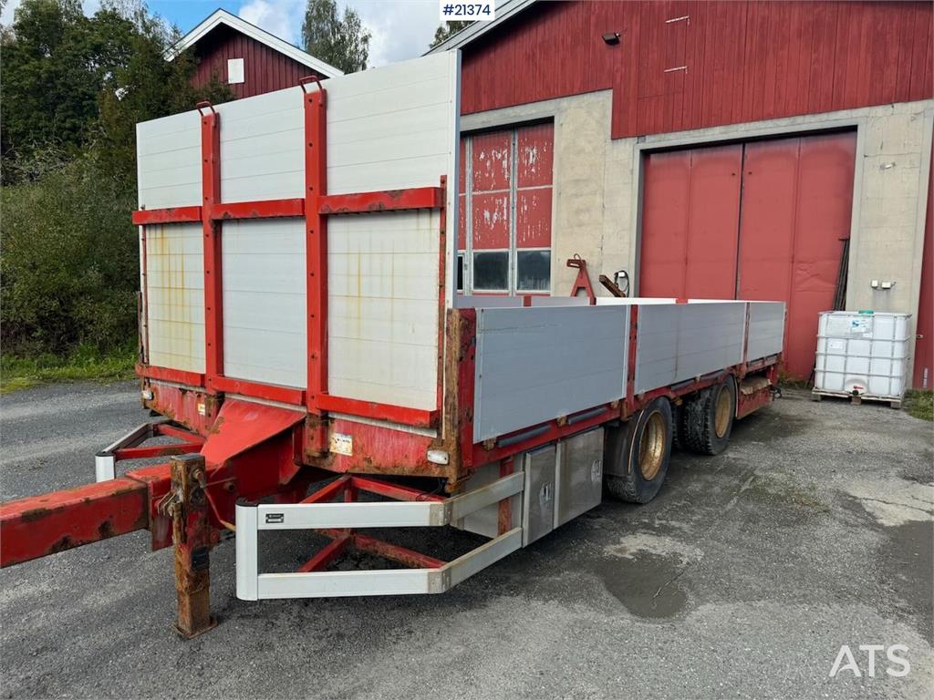 Istrail 2-axle flatbed trailer