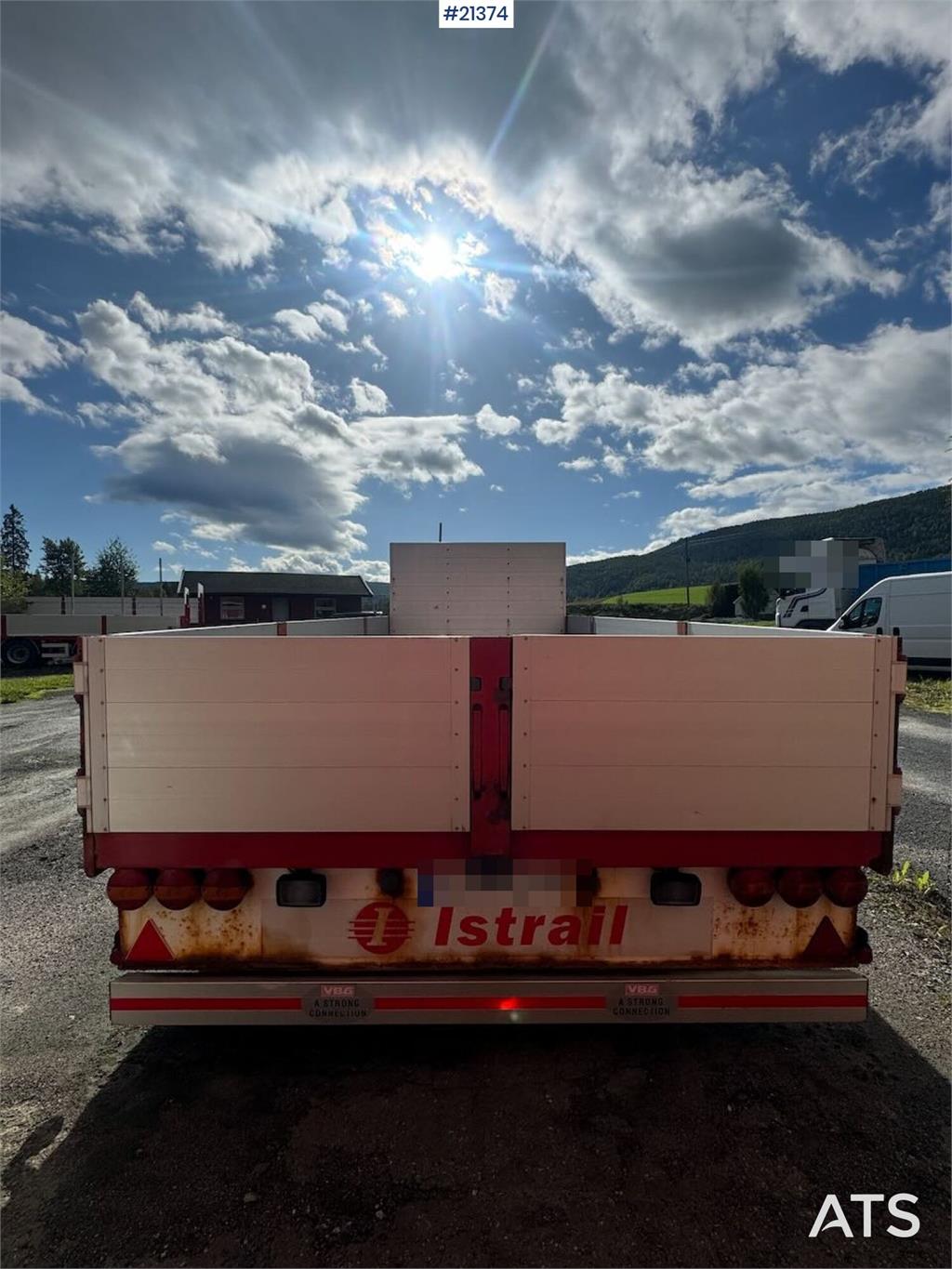 Istrail 2-axle flatbed trailer