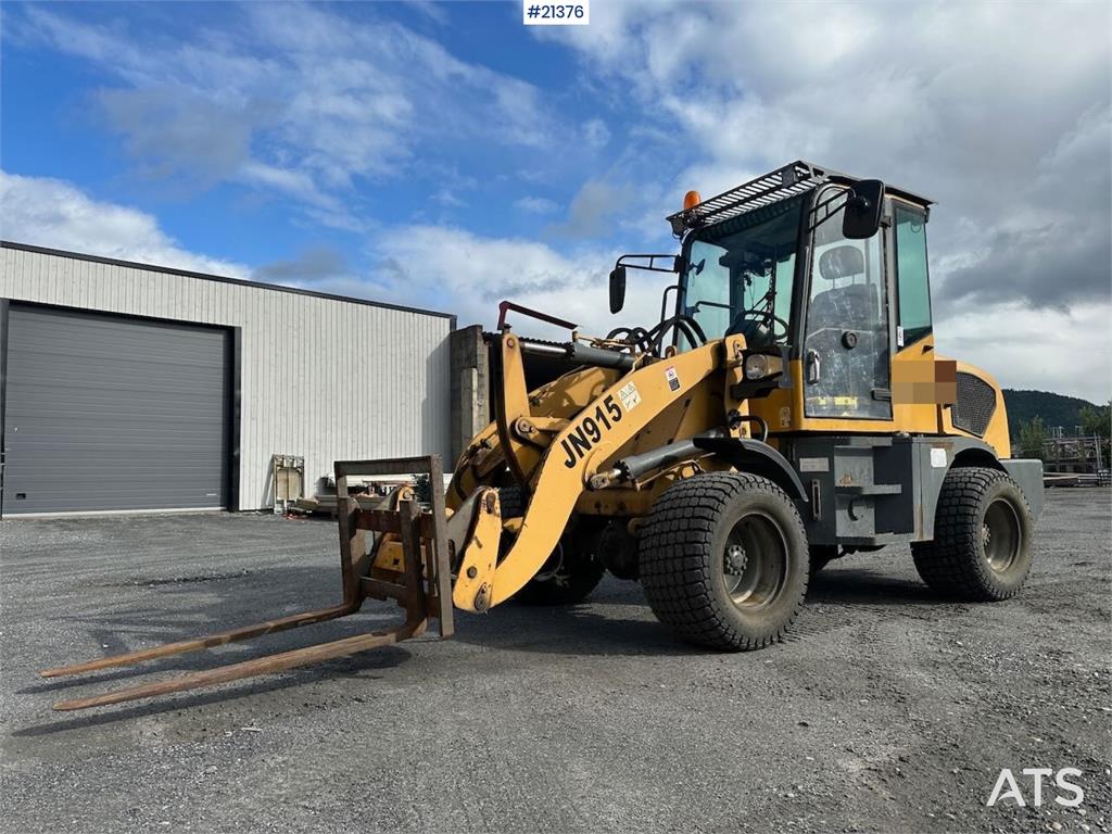 Sino JN 915 wheel loader w/ bucket and pallet forks. Ce