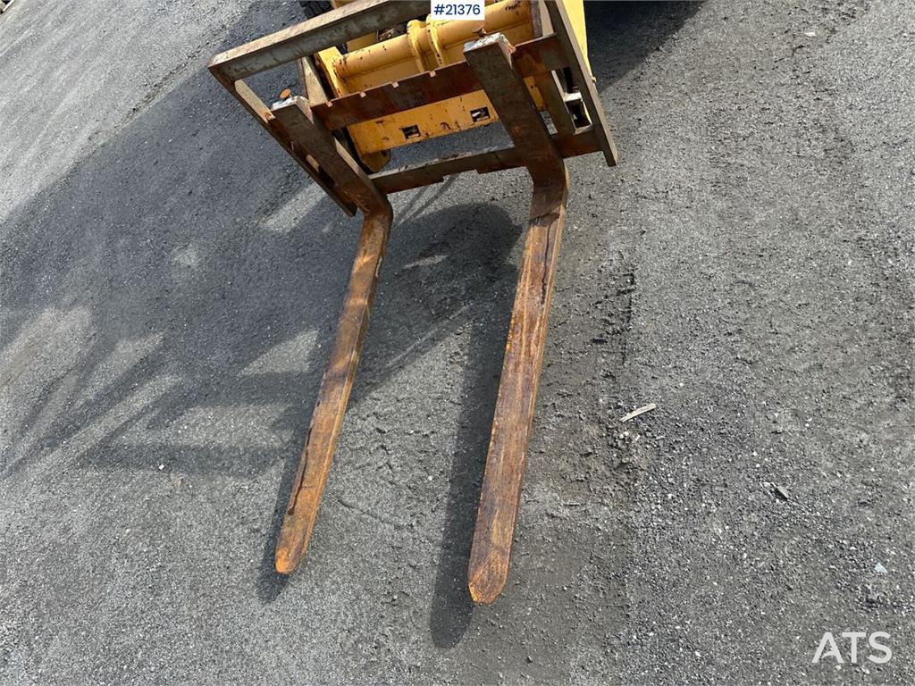 Sino JN 915 wheel loader w/ bucket and pallet forks. Ce