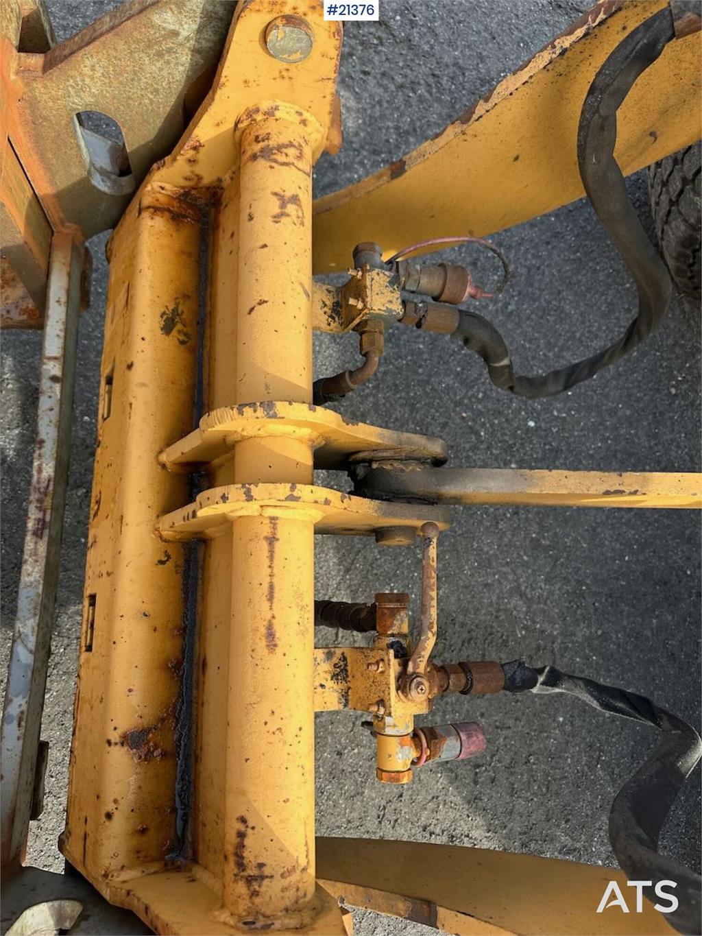 Sino JN 915 wheel loader w/ bucket and pallet forks. Ce