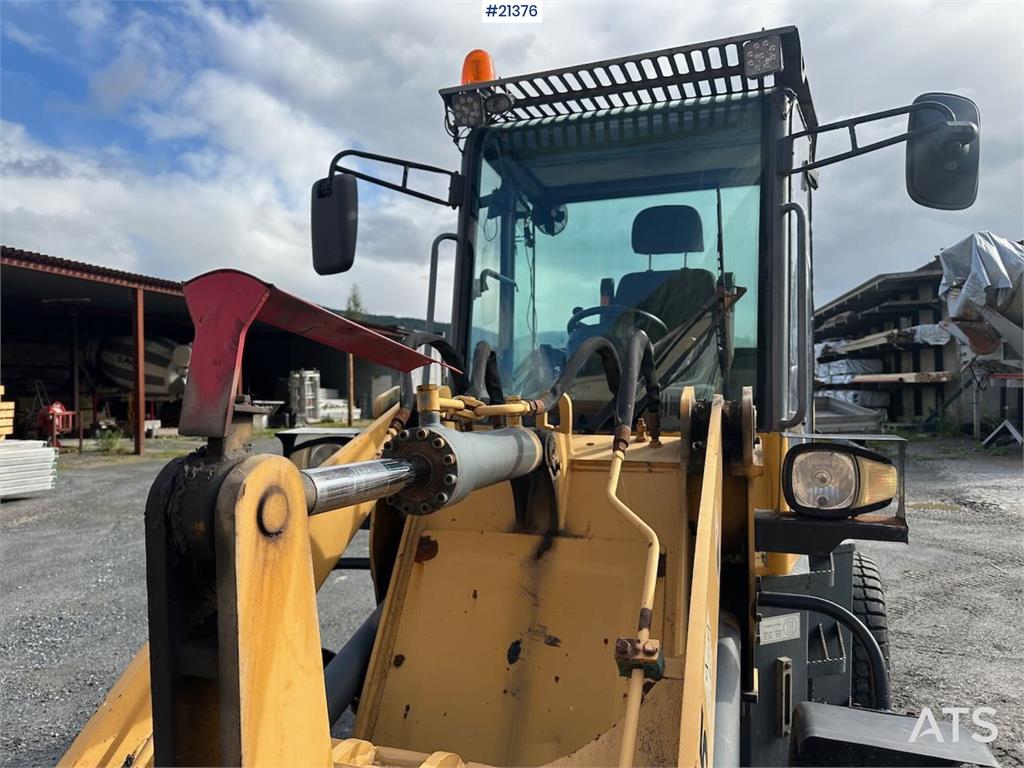 Sino JN 915 wheel loader w/ bucket and pallet forks. Ce