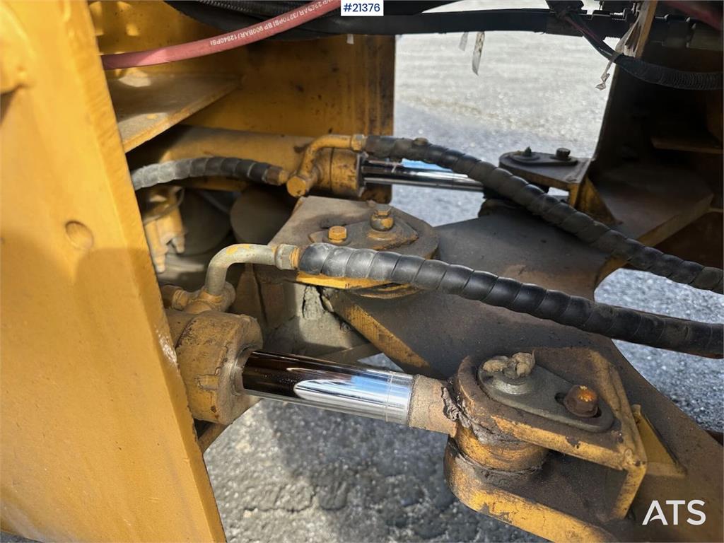 Sino JN 915 wheel loader w/ bucket and pallet forks. Ce