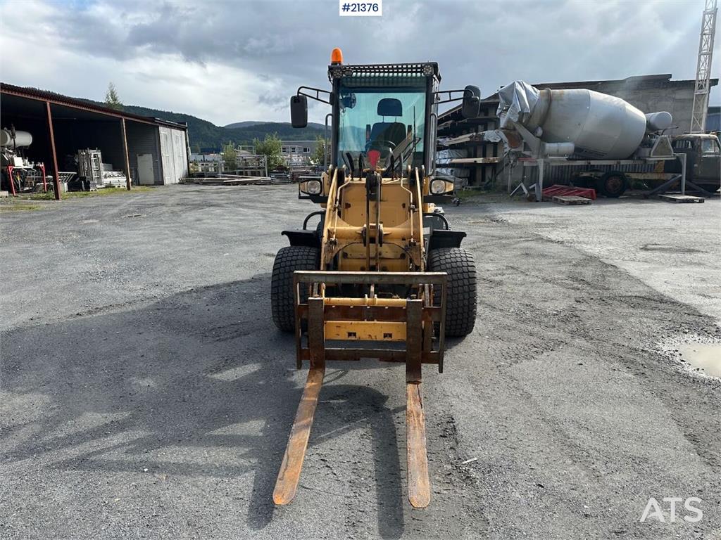 Sino JN 915 wheel loader w/ bucket and pallet forks. Ce