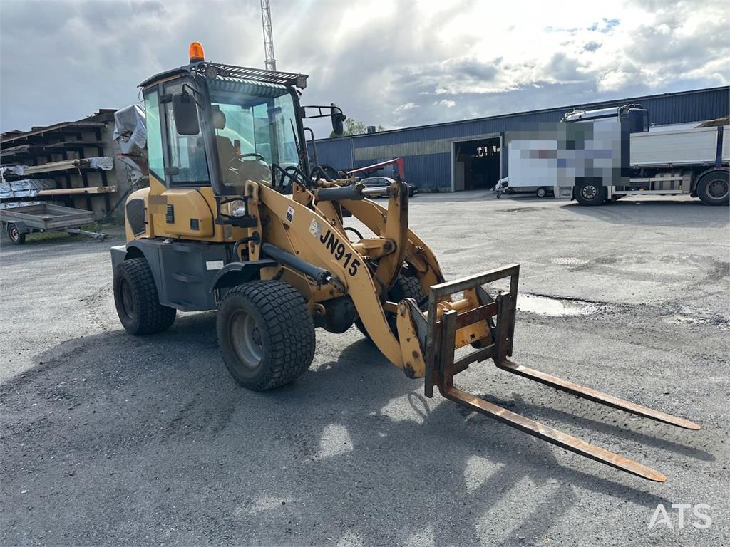 Sino JN 915 wheel loader w/ bucket and pallet forks. Ce