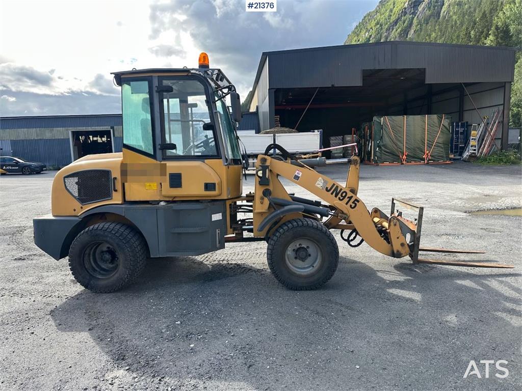 Sino JN 915 wheel loader w/ bucket and pallet forks. Ce
