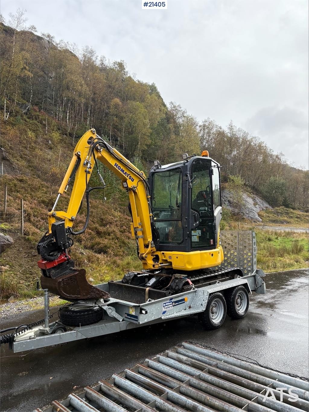 Komatsu PC24MR-5 excavator with/ sanding bucket, rototilt,