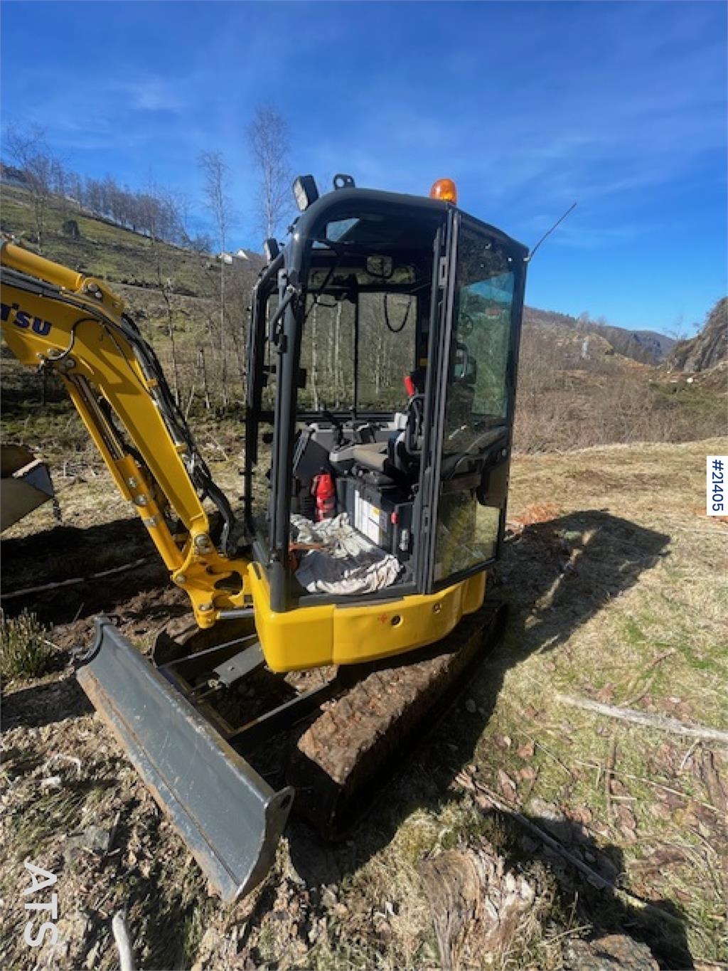 Komatsu PC24MR-5 excavator with/ sanding bucket, rototilt,