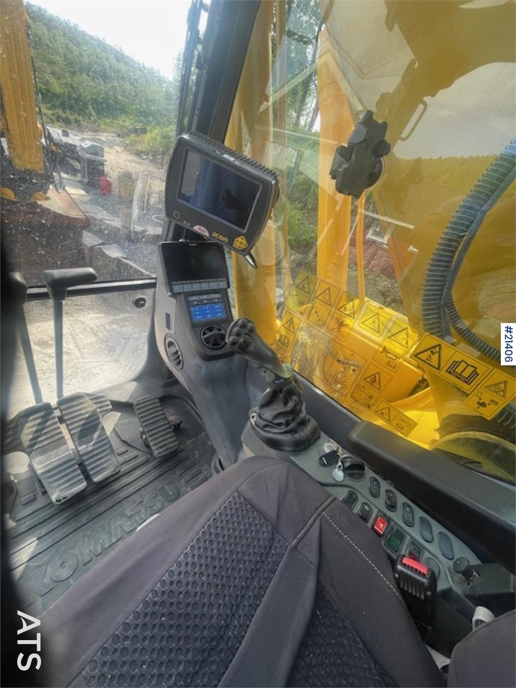 Komatsu PC210LC-11 w/Excavator bucket, sanding bucket, rot