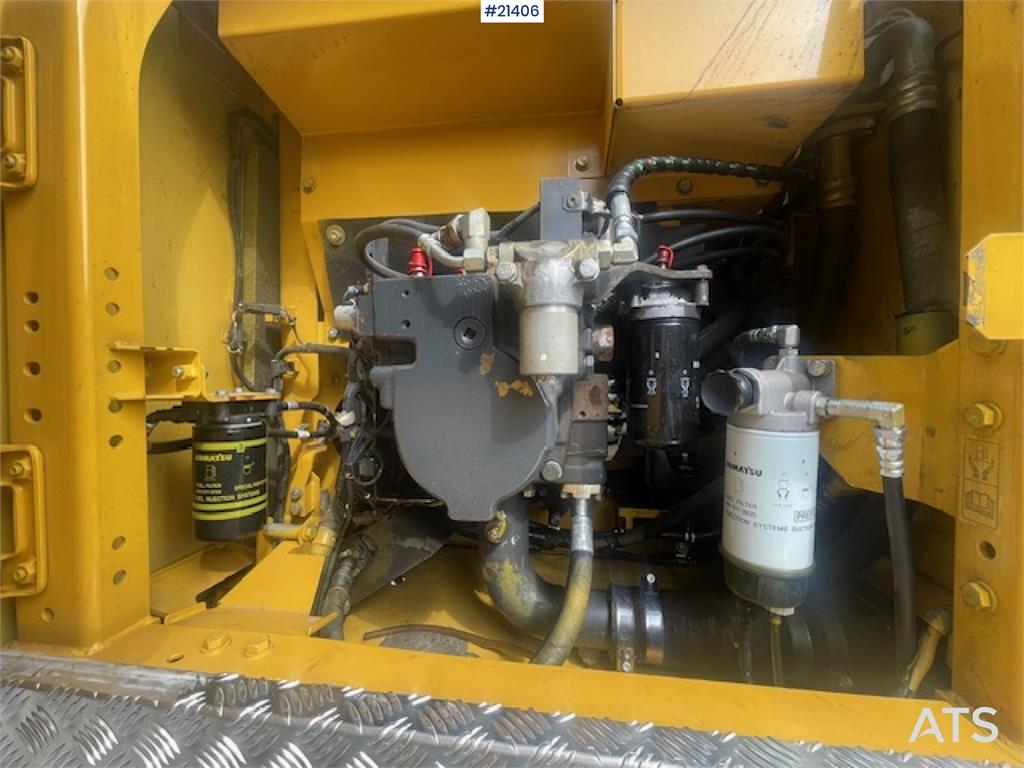 Komatsu PC210LC-11 w/Excavator bucket, sanding bucket, rot