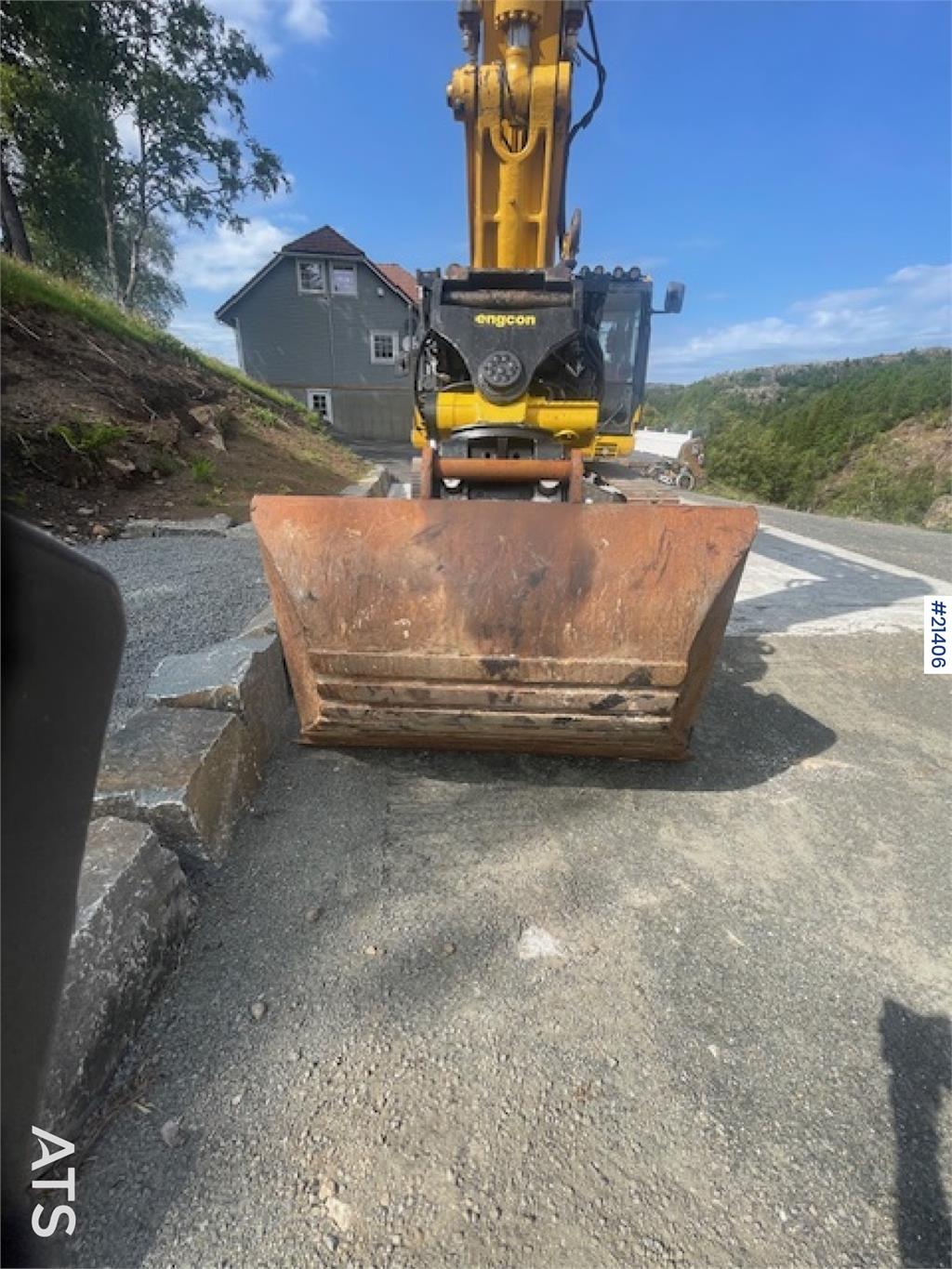 Komatsu PC210LC-11 w/Excavator bucket, sanding bucket, rot